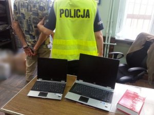 Zatrzymany włamywacz i skradzione laptopy