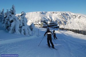 „Święto Śniegu” i policyjne patrole narciarskie w powiecie jeleniogórskim