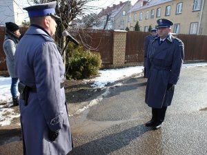 Komendant Wojewódzki Policji w Poznaniu przyjmuje meldunek