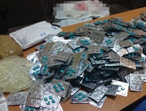 Policjanci zabezpieczyli tabletki na potencję i psychotropowe #6