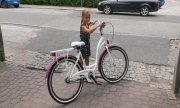 Wielka radość dziecka z odzyskanego roweru