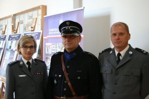 Szef MSWiA i Komendant Główny Policji podczas uroczystej inauguracji roku szkolnego