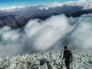 Policjanci z Żywca zdobyli szczyt najwyższego wulkanu w Azji