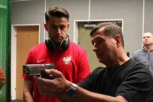 Trening piłkarzy Nawałki na strzelnicy KGP