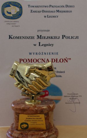 Komenda Miejska Policji w Legnicy nagrodzona statuetką „Pomocna dłoń”