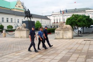 Włoscy policjanci patrolują ulice polskich miast