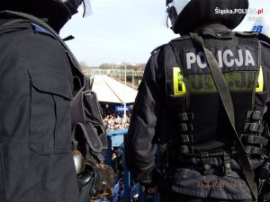 Policjanci dbali o bezpieczeństwo podczas półfinału Pucharu Polski