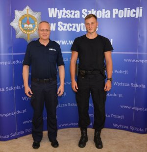 Bohaterski policjant przyjął gratulacje od Komendanta-Rektora WSPol