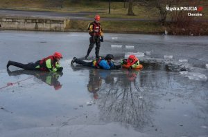 Zabawa na lodzie może być naprawdę niebezpieczna!
