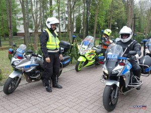policjanci na motocyklach