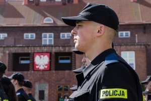 Policjant, jeden z absolwentów Szkoły Policji w Słupsku.