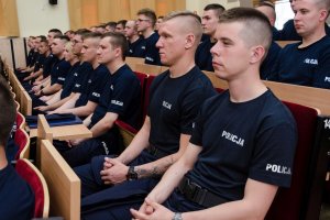 Młodzi policjanci, którzy zakończą szkolenie w grudniu 2019 roku.