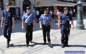 Policjanci z Polski i Włoch wspólnie patrolują ulice Wrocławia