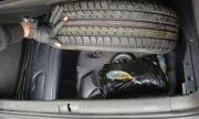 narkotyki ukryte w bagażniku samochodu