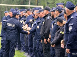 XIX Kynologiczne Mistrzostwa Policji - Komendant CSP wita się z uczestnikami