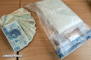Zabezpieczone pieniądze i narkotyki