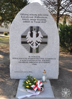 obelisk ufundowany przez Ogólnopolskie Stowarzyszenie Rodzina Policyjna 1939 r. z siedzibą w Katowicach oraz Zarząd Szkolny NSZZP Szkoły Policji w Katowicach