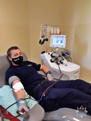 policjanci z Wałbrzycha oddali swoje osocze pomagając najciężej chorym na koronawirusa