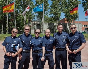 Zdjęcie przedstawiające sześcioro polskich policjantów podczas wyjazdu do Katalonii.