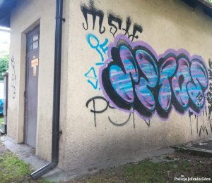 graffiti na jednej ze ścian