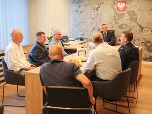 delegaci z wizytą w gabinecie komendanta wojewódzkiego