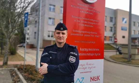 Hajnowski Policjant Pomaganie Ma We Krwi Policja Pl Portal Polskiej