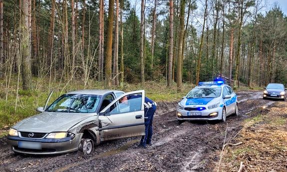 Skuteczny pościg za poszukiwanym mężczyzną 37 latek był po narkotykach