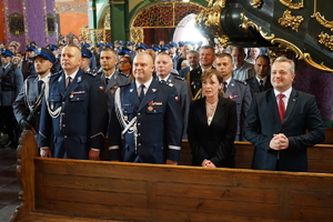 Uroczystości w kościele: Wiceminister Spraw Wewnętrznych i Administracji, Wojewóda Kujawsko-Pomorski oraz Szefostwo Policji.