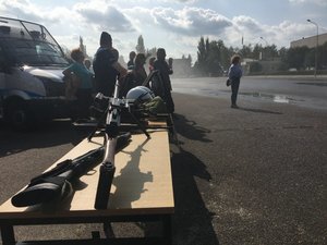 Goście z Niemiec podczas pokazu sprzętu i ćwiczeń polskich policjantów.