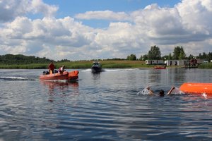 Ćwiczenia ratownicze nad Jeziorem Tarnobrzeskim