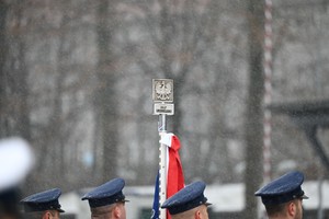 zdjęcie przedstawia zakończenie sztandaru Komendy Wojewódzkiej Policji w Katowicach