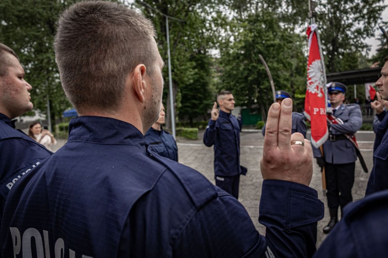 Nowi Policjanci I Oficerowie W L Skim Garnizonie Policja Pl Portal