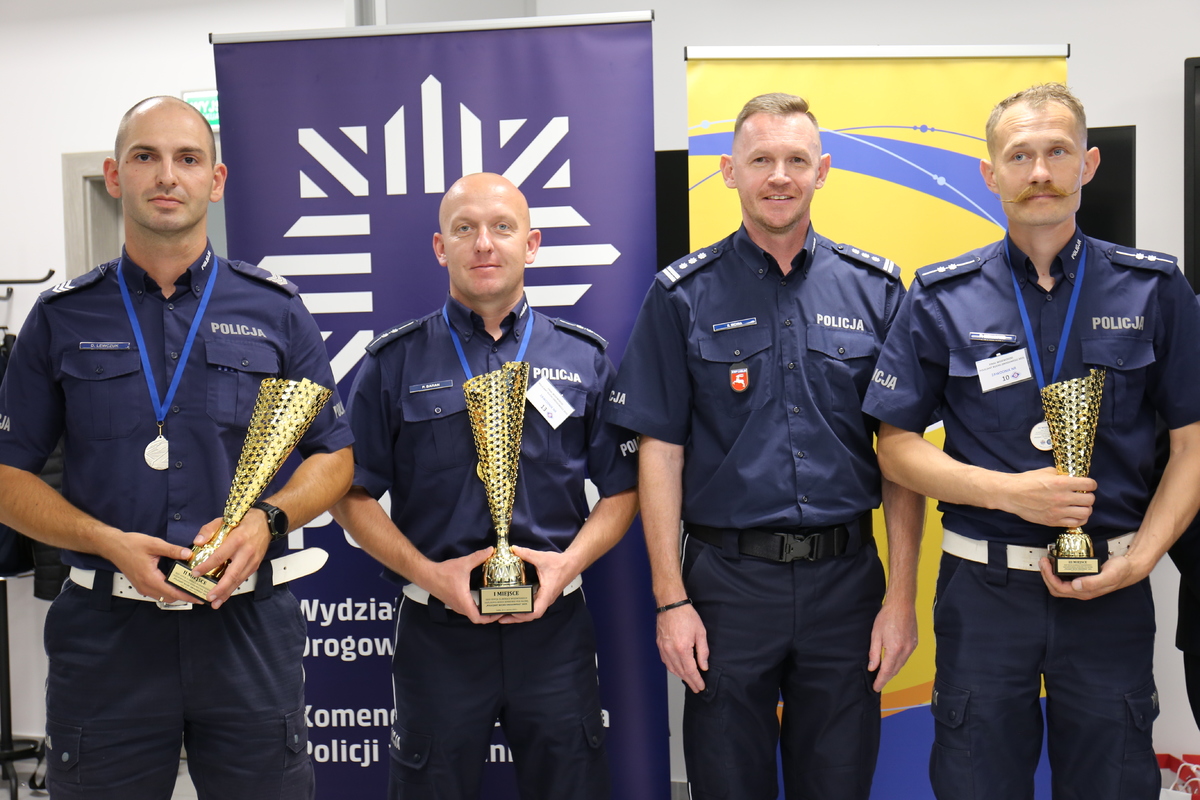 sierżant sztabowy Damian Lewczuk, aspirant Paweł Baran, Zastępca Komendanta Wojewódzkiego Policji w Lublinie inspektor Rabert Michana, aspirant Piotr Konopko