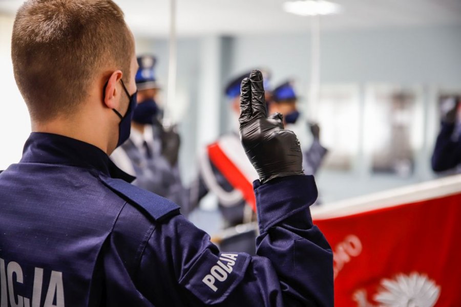 Nowi policjanci w garnizonie świętokrzyskim Policja pl Portal