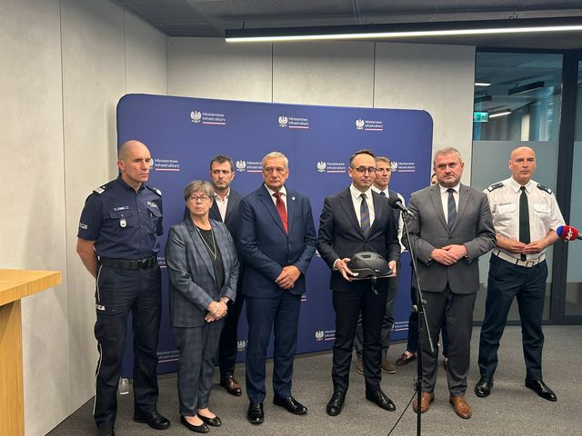 Uczestnicy posiedzenia KRBRD na konferencji prasowej.