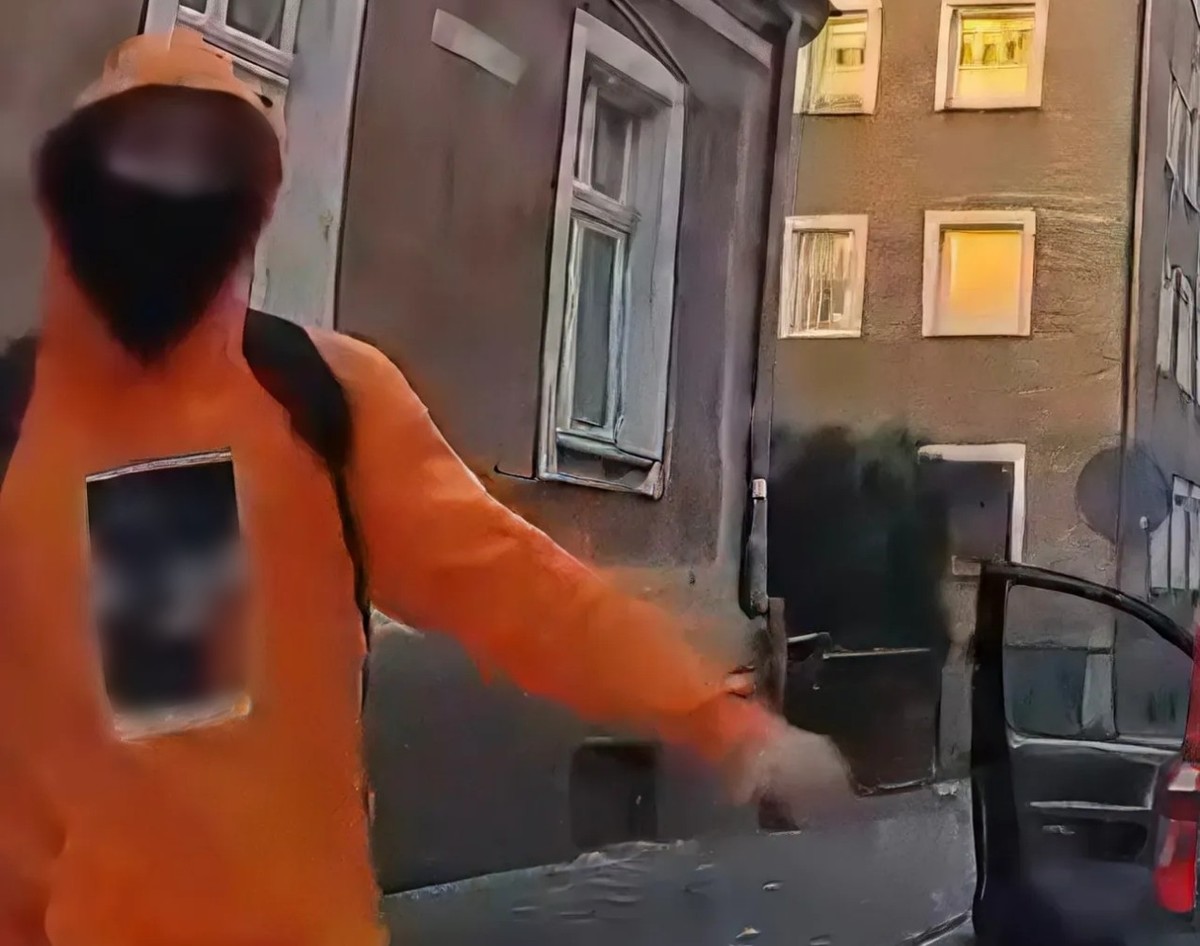 Zamaskowany mężczyzna.