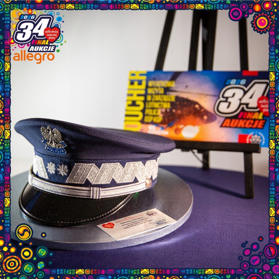 Czapka generalska wystawiona na licytację.