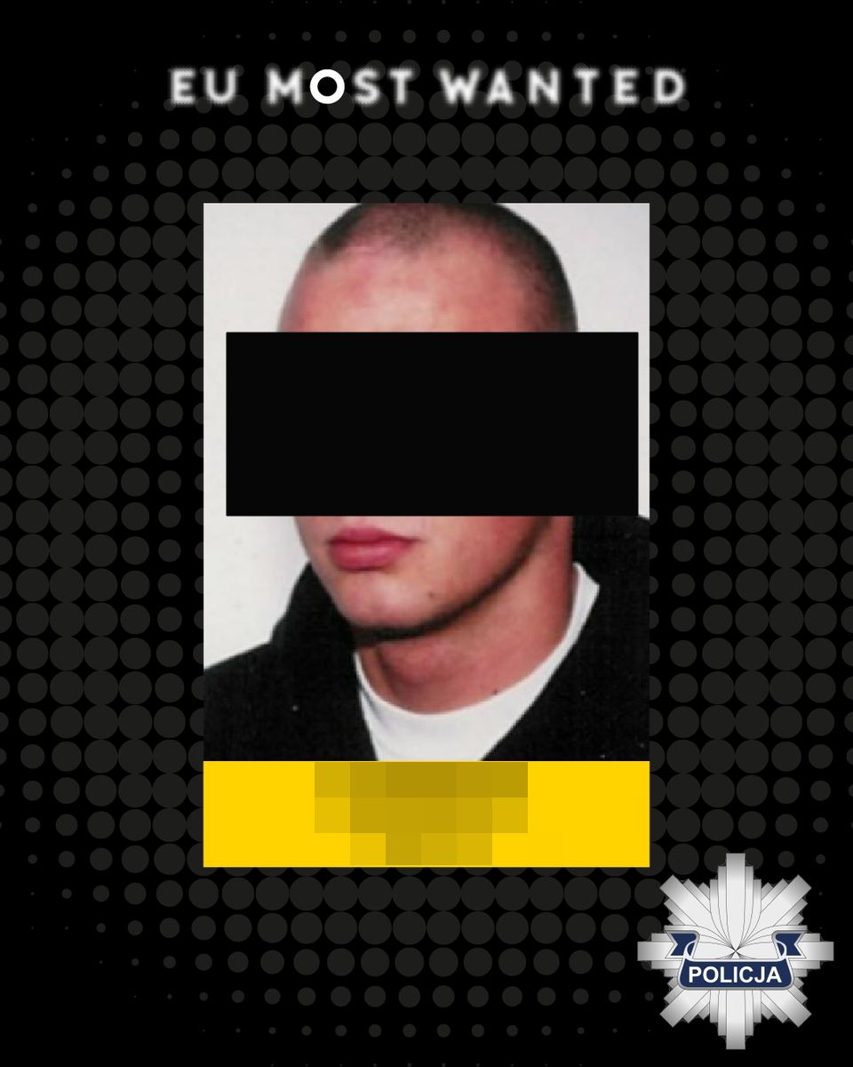 Wizerunek poszukiwanego zablurowany czarnym paskiem.