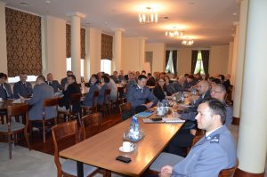 Zdjęcie przedstawia naradę kadry kierowniczej służby logistycznej Policji