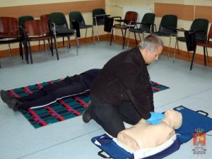 Praktyczne umiejętności przewodników z udzielania pierwszej pomocy przedmedycznej osobom poszkodowanym