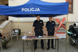 Stoisko śląskiej policji a artykułami profilaktycznymi