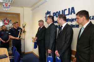 Gratulacje i upominki od kierownictwa KWP w Lublinie