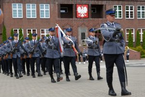 Przemarsz kompanii honorowej Szkoły Policji w Słupsku