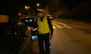 Kontrola kierowcy przez policjanta ruchu drogowego
