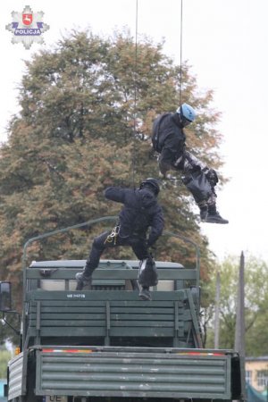 Ćwiczenia policjantów z pododdziałów antyterrorystycznych
