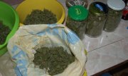 W mieszkaniu 36-latka policjanci znaleźli blisko 3 kg narkotyków