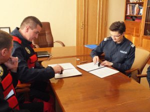 Podpisanie porozumienia Komendanta Wojewódzkiego Policji w Opolu z Opolską Grupą Poszukiwawczo - Ratowniczą #2
