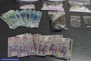 Zabezpieczone pieniadze i narkotyki