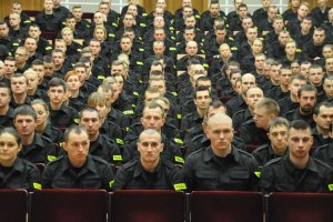 Ćwierć tysiąca nowo przyjętych do słuzby policjantów rozpoczyna szkolenie zawodowe podstawowe w słupskiej Szkole Polcji. #1