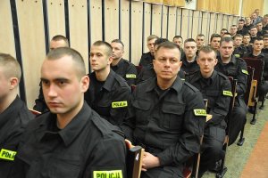 Ćwierć tysiąca nowo przyjętych do słuzby policjantów rozpoczyna szkolenie zawodowe podstawowe w słupskiej Szkole Polcji. #5